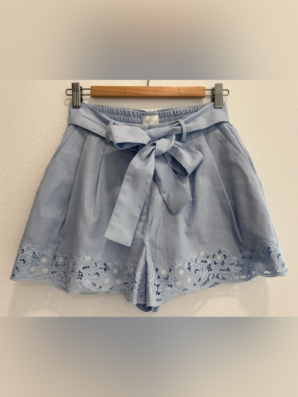 Christy Lynn Linen Cotton Blue Embroidered Shorts size S